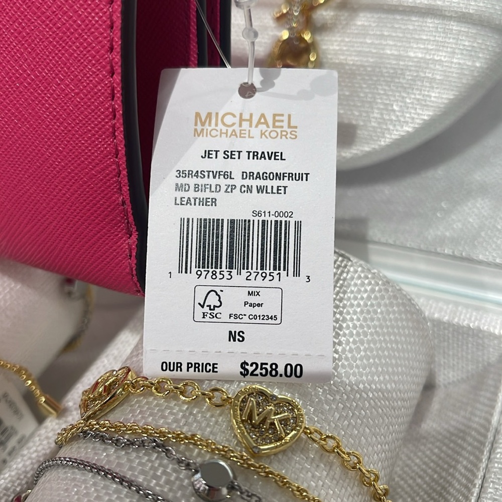 Michael Kors Medium Saffiano Leather Bifold Wallet Dragonfruit
NWT - Picture 3 of 16